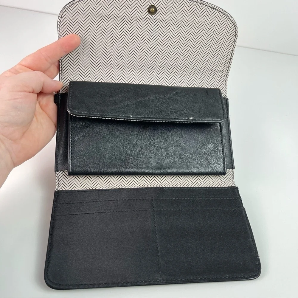 Women’s Black Folding Wallet and Turquoise Eyeglasses Case Set